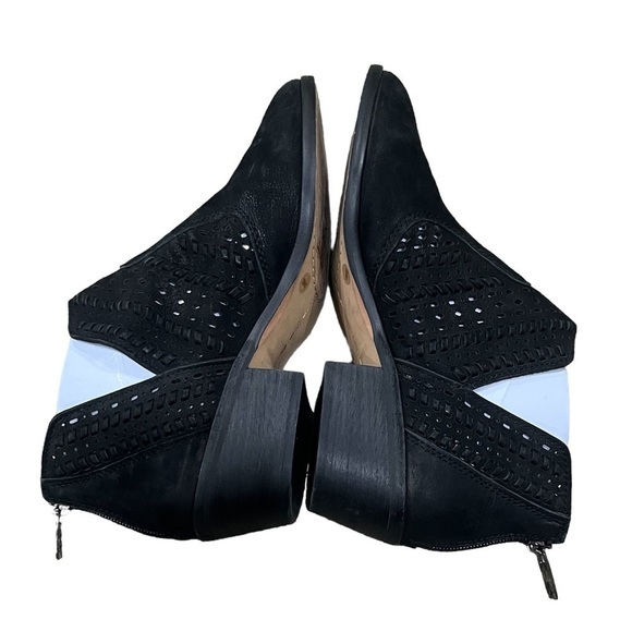 Vince Camuto Black Perforated Prasata Leather Ankle Booties Size 10 Women's - Picture 7 of 9